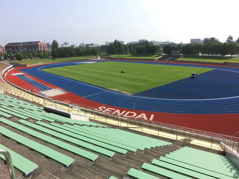 Sportstadion mit Laufbahn und Spielfeld